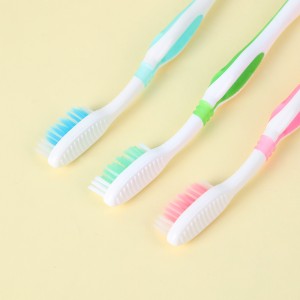 Nettoyer la brosse à dents en poils de nylon blanchissants oraux