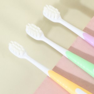 4 brosses à dents de nettoyage couleur bonbon