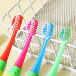 Brosse à dents antidérapante pour enfants avec manche en silicone