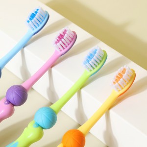 Cepillo de dientes compacto para niños con cerdas suaves