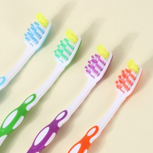 White Advanced Toothbrush Soft Toothbrush للكبار