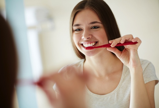 Com que frequência você deve trocar sua escova de dentes?