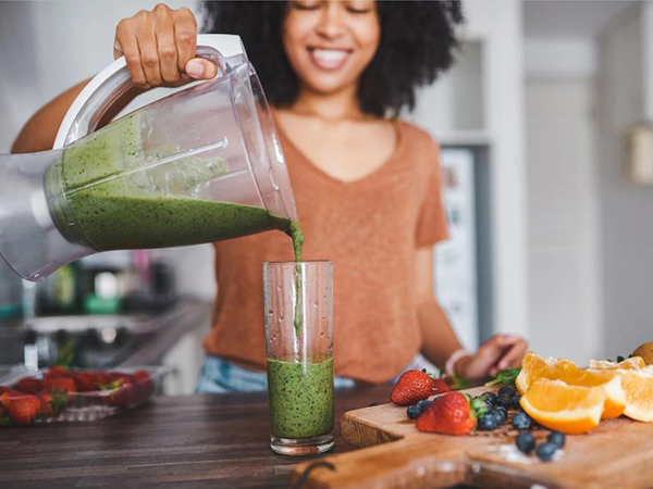 Wie macht man „perfekten Smoothie“ ohne Zahnschäden?